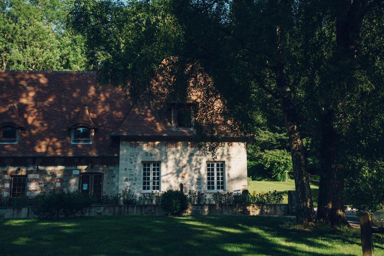 Le Prieure Des Fontaines Hotell Les Preaux Eksteriør bilde